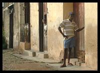 Homme sur le pas de sa porte
La Havane