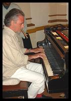 Jacques
L'artiste au piano