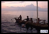 Etonnante pirogue à voile de John